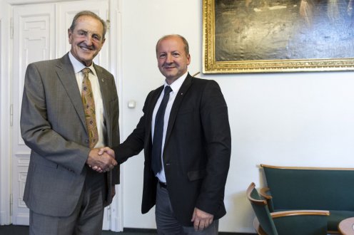 Dr. Simicskó István sportért felelős államtitkár Budapesten találkozott Claude-Louis Galliennel, a Nemzetközi Egyetemi Sportszövetség (FISU) elnökével.